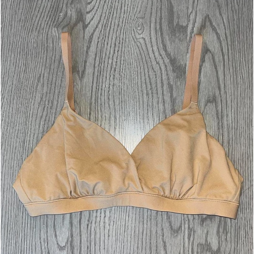 Skims fits everybody cross over bralette
Shade: Ochre
Size: S
